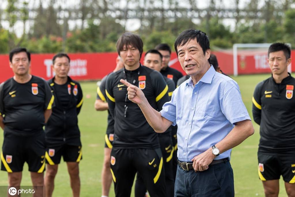 谈及梅开二度的加纳乔，滕哈赫称赞道：“他这场比赛发挥得非常好。